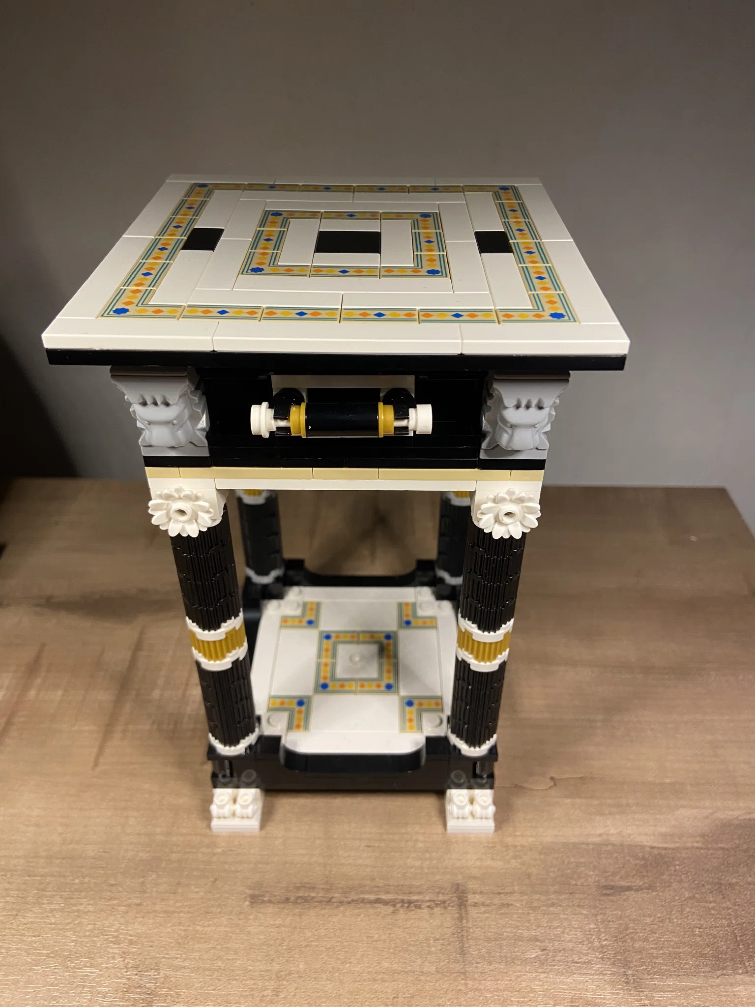 An Empire-style chest of drawers – image 3